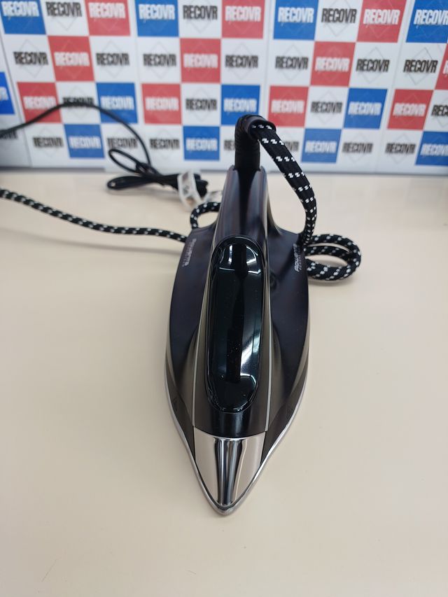 Ferro da stiro con generatore di vapore 6,2 bar 340 g/min Rowenta