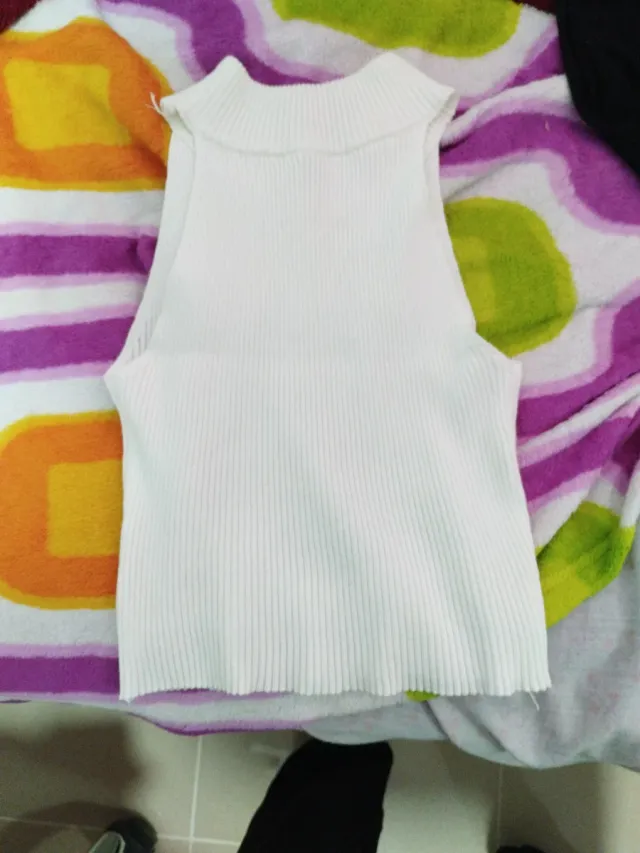 Top de lana blanco sin mangas