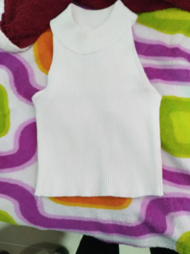 Top de lana blanco sin mangas