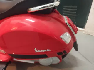 Moto Vespa Juguete a Batería con Música