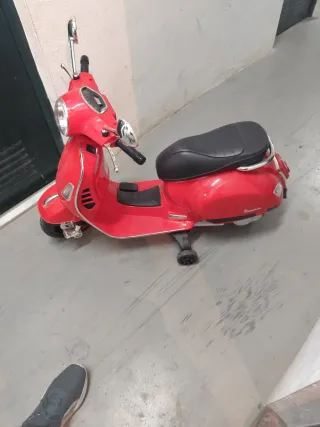 Moto Vespa Juguete a Batería con Música