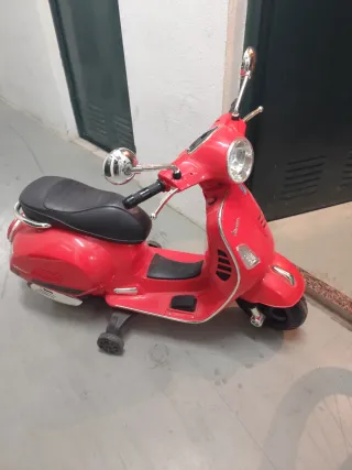 Moto Vespa Juguete a Batería con Música