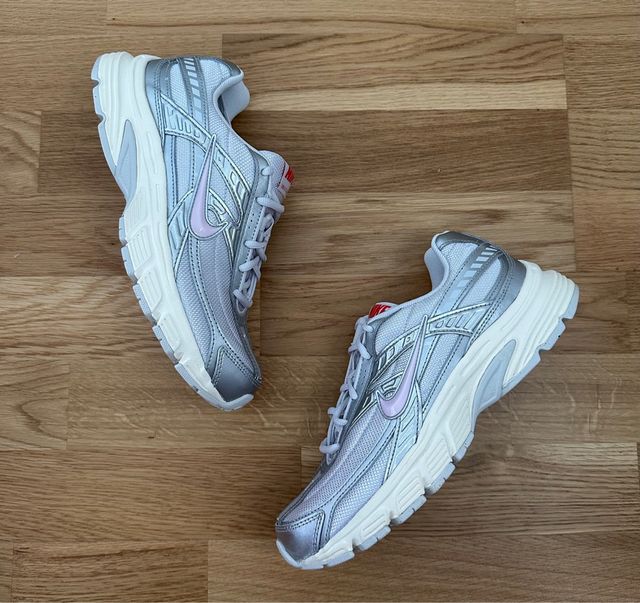 Nike Initiator “Pink Foam Metallic Silver”