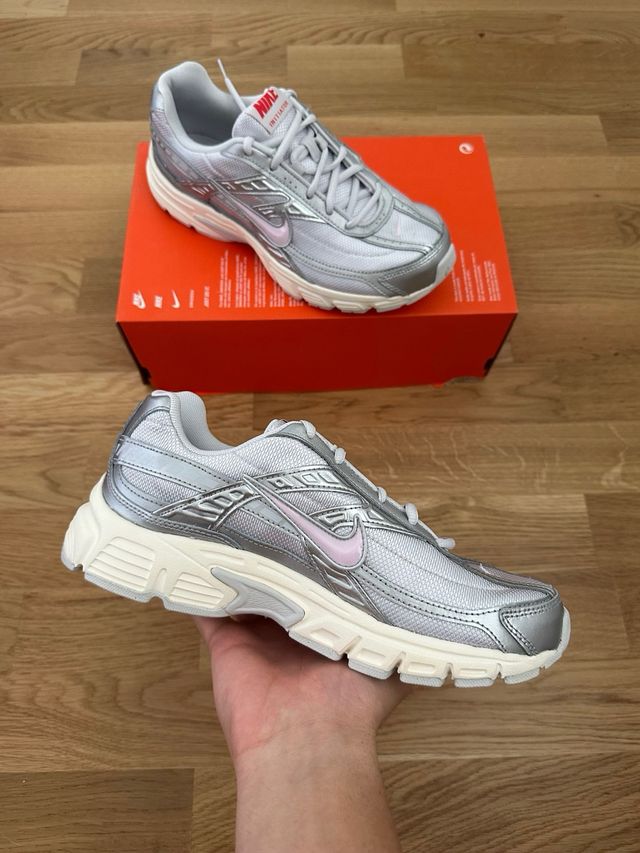 Nike Initiator “Pink Foam Metallic Silver”
