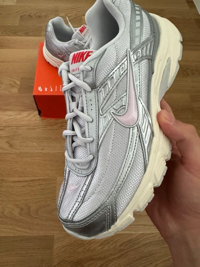 Nike Initiator “Pink Foam Metallic Silver”