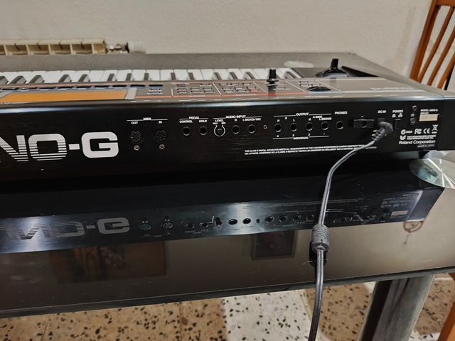 Roland Juno-G. Con schermo nuovo e senza uso.