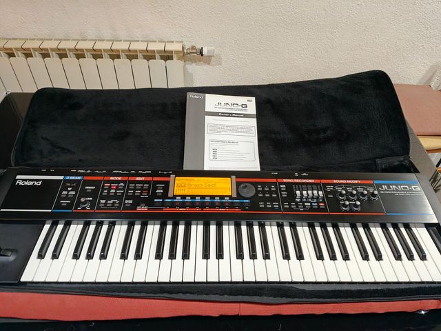 Roland Juno-G. Con schermo nuovo e senza uso.