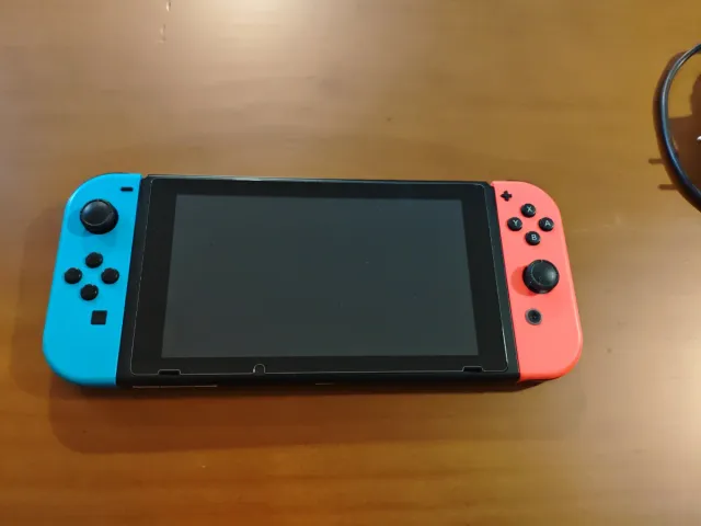Nintendo Switch Azul y Rojo + Funda + 2 MicroSd