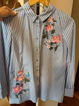 Camisa rayas flores bordadas Talla S