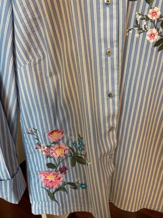 Camisa rayas flores bordadas Talla S