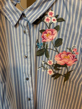Camisa rayas flores bordadas Talla S