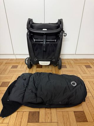 Carrito Bugaboo Ant Rojo con saco y porta pie