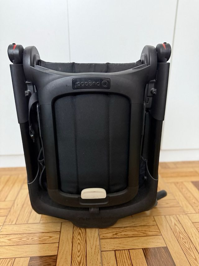 Carrito Bugaboo Ant Rojo con saco y porta pie