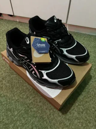 Zapatillas Asics Gel Negras y Plateadas