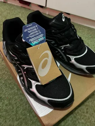 Zapatillas Asics Gel Negras y Plateadas