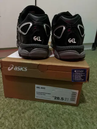 Zapatillas Asics Gel Negras y Plateadas