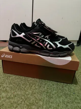 Zapatillas Asics Gel Negras y Plateadas