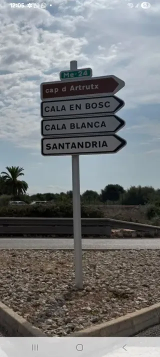 Puerta de aluminio con cristales climalit .