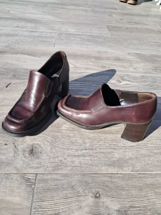 Scarpe marroni / bordeaux (?) Sono ancora indecisa
