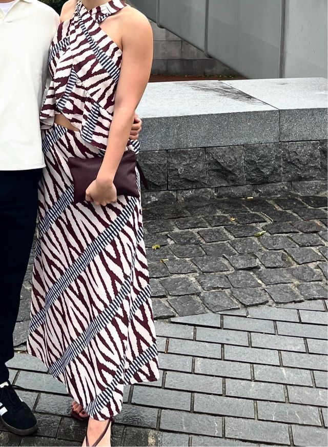 Conjunto dos piezas invitada estampado