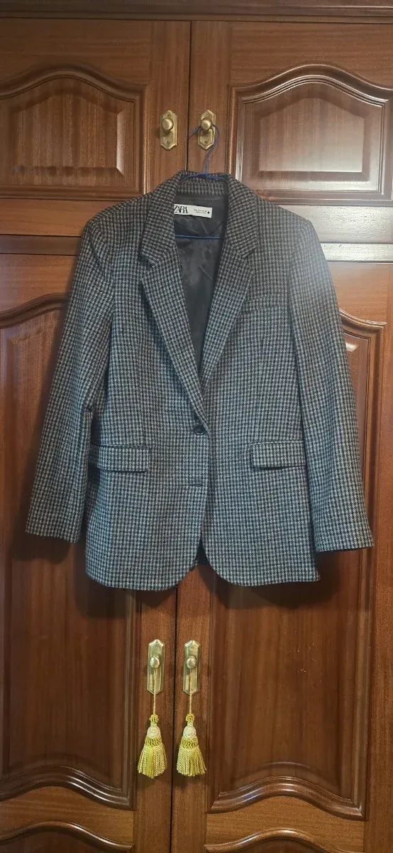 Chaqueta de cuadros gris y negra
