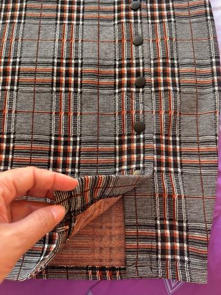 Falda de cuadros con botones