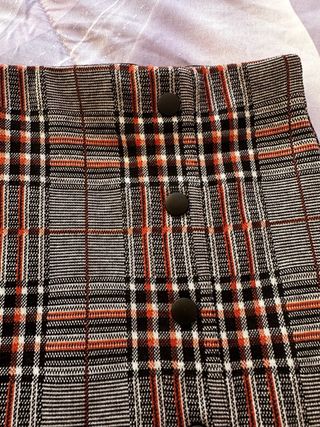 Falda de cuadros con botones