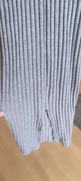 Vestido largo punto canalé color gris de Zara