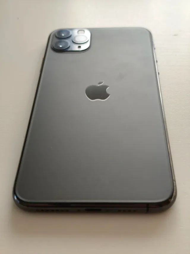 iPhone 11 Pro Max/ 85% batteria