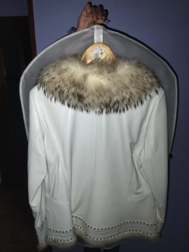 Chaqueta de piel blanca Cortefiel