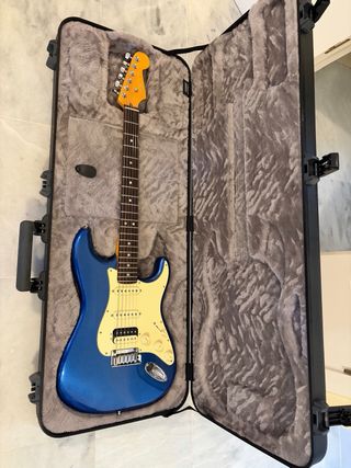 Fender American Ultra Stratocaster HSS RW Cobra