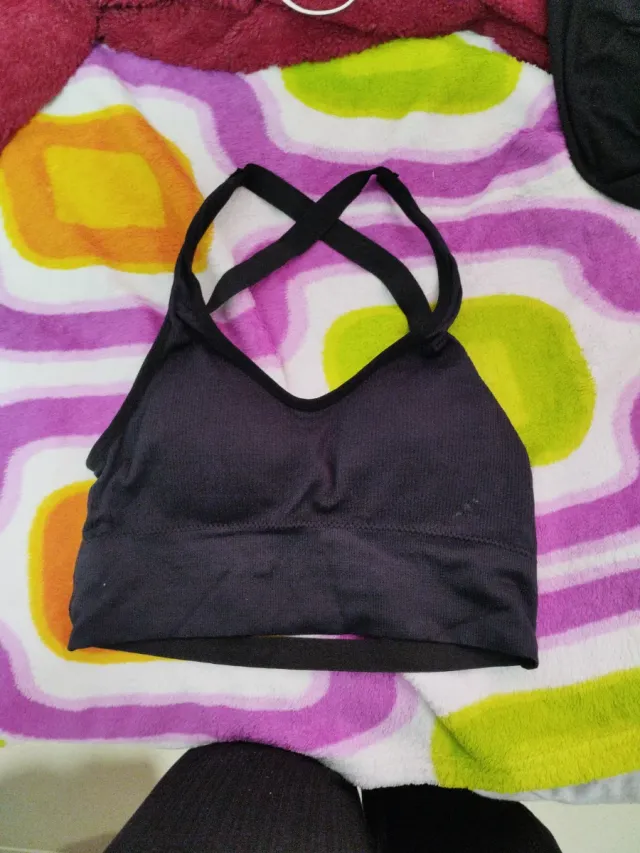 Crop top negro tirantes cruzados