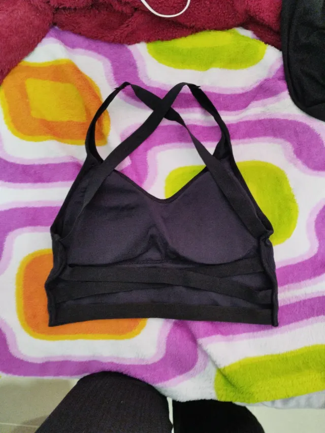 Crop top negro tirantes cruzados