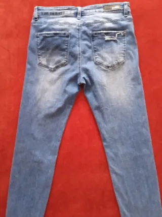 Lote 2 Pantalónes vaqueros Stradivarius T.40