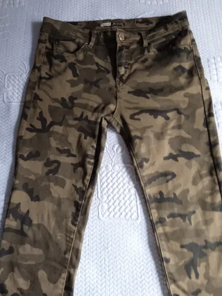 Lote 2 Pantalónes vaqueros Stradivarius T.40