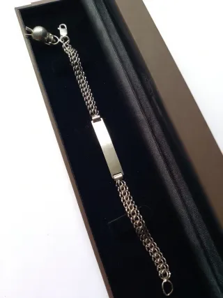 Esclava de plata con placa.largo 20 cm.