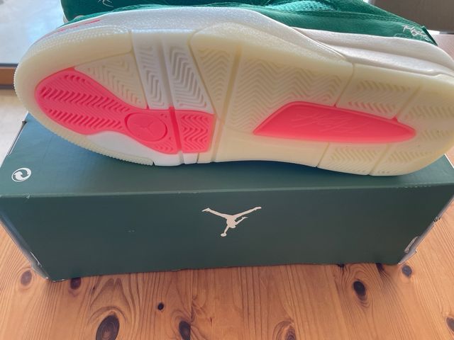 Zapatillas Jordan Verdes y Rojas