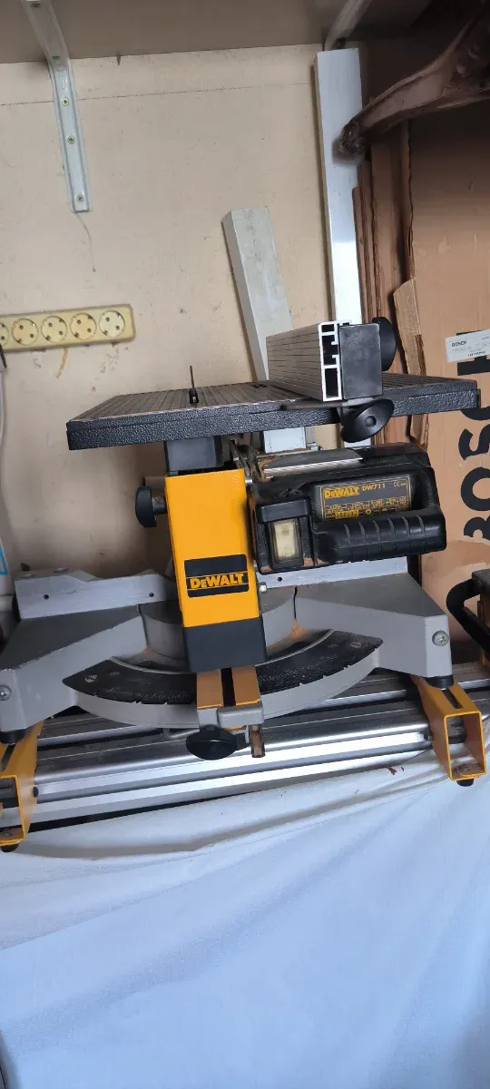 Sierra de mesa DeWalt