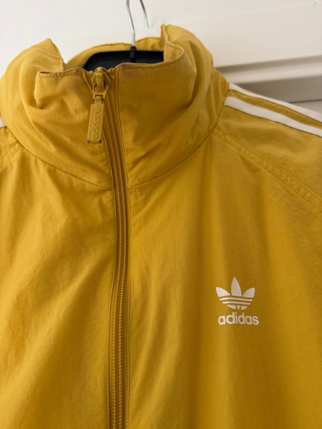 Chaqueta Adidas Amarilla con Rayas Blancas