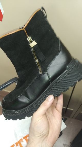 Botines blancos con tacón dorado