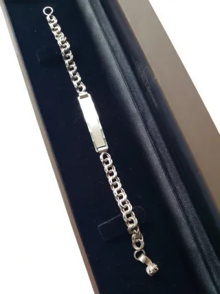 Esclava de plata con placa.largo 18.50 cm.