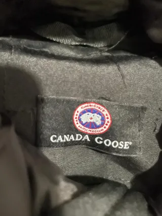 Chamarra Canada Goose Negra