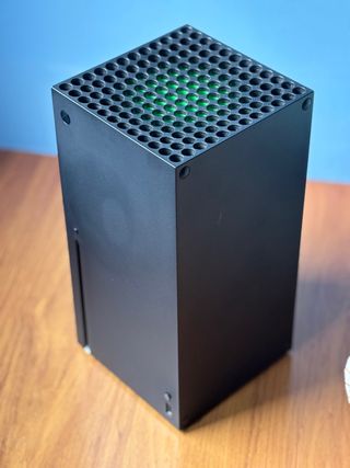 Xbox Series X 1TB + Mando + Auriculares + 5 Juegos