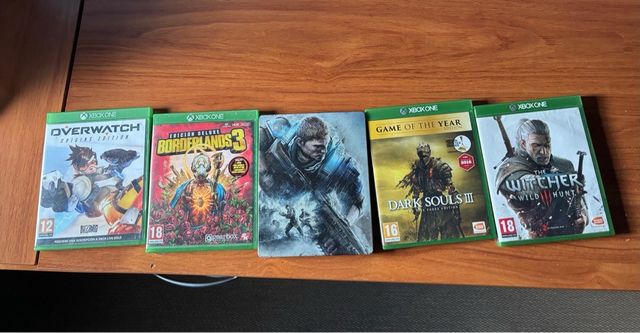 Xbox Series X 1TB + Mando + Auriculares + 5 Juegos