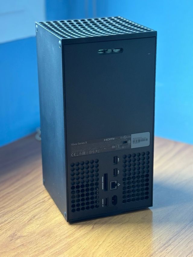 Xbox Series X 1TB + Mando + Auriculares + 5 Juegos