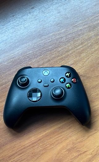 Xbox Series X 1TB + Mando + Auriculares + 5 Juegos