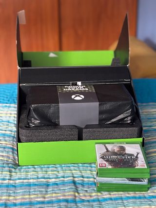 Xbox Series X 1TB + Mando + Auriculares + 5 Juegos