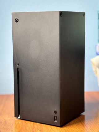 Xbox Series X 1TB + Mando + Auriculares + 5 Juegos