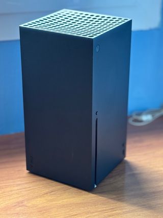 Xbox Series X 1TB + Mando + Auriculares + 5 Juegos