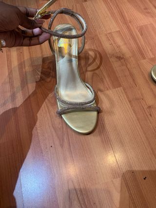 Sandalias doradas M&Y talla 40 con pedrería